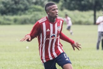 El atacante de 15 años fue inscrito con el dorsal 40 por Junior para la Copa Libertadores. Tiene proceso de Selecciones Colombia.