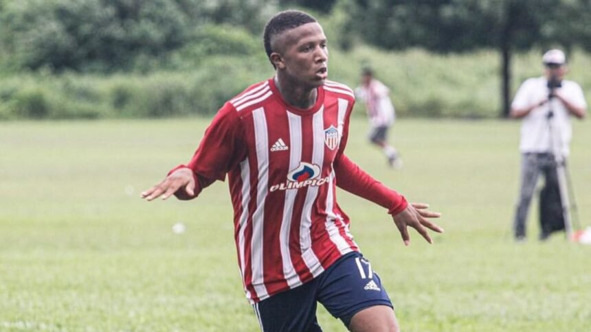El atacante de 15 años fue inscrito con el dorsal 40 por Junior para la Copa Libertadores. Tiene proceso de Selecciones Colombia.