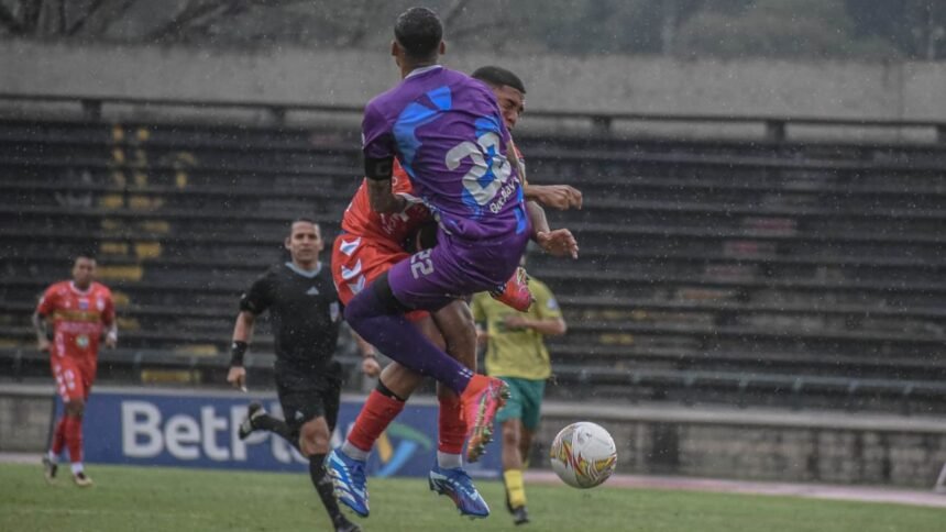 Real Cartagena se quejó por el mal arbitraje de Juan Flórez de Norte de Santander. Reclaman que dejó de expulsar al arquero de Leones.