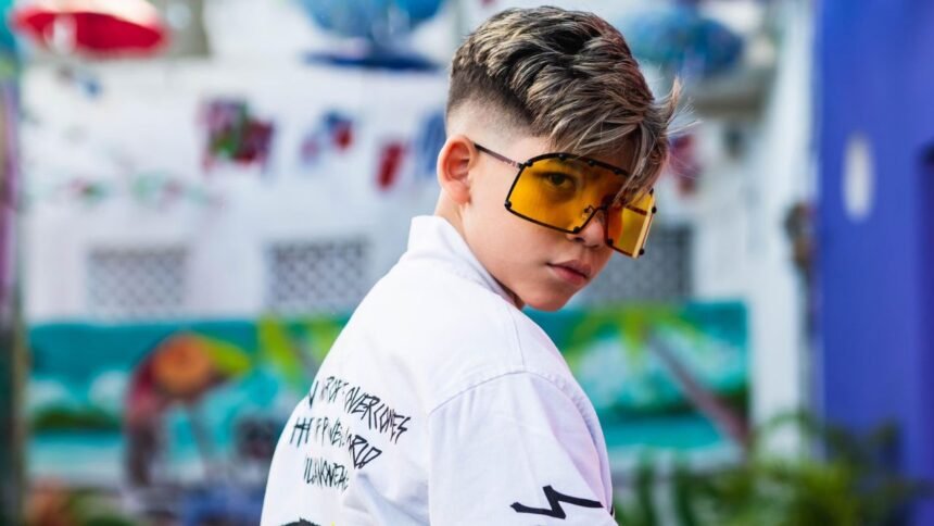 “The River” cursa quinto de primaria en el colegio Centro de Aprendizaje Despertando Talentos, estudia técnica vocal en Bellas Artes y está en la academia de baile urbano Latin Dance.