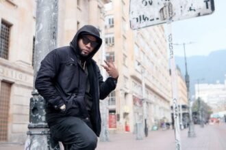 ‘La crisis de los 30’ es la nueva canción de Alfredo Díaz Mulford, mejor conocido en el mundo artístico como Alfre2 Emece.