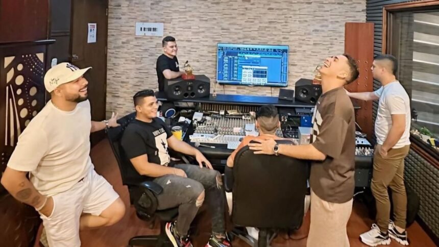 Bajo la producción de Tito Manjarres, La Banda del 5, el grupo con mayor crecimiento en los últimos años, trabaja en lo que será su nueva producción musical.