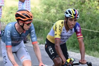 Egan Bernal enfrentó un desafiante Tour de Francia con INEOS