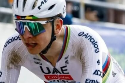 Tadej Pogacar busca completar la triple corona del ciclismo
