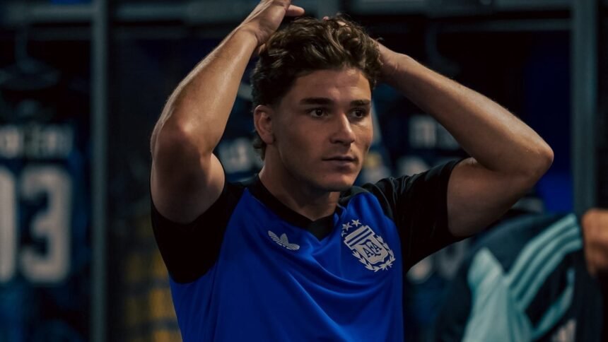 Atlético de Madrid se resiste a vender a Julián Álvarez al Barcelona