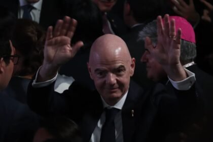 Coalición mundial de hinchas exige renuncia de Gianni Infantino