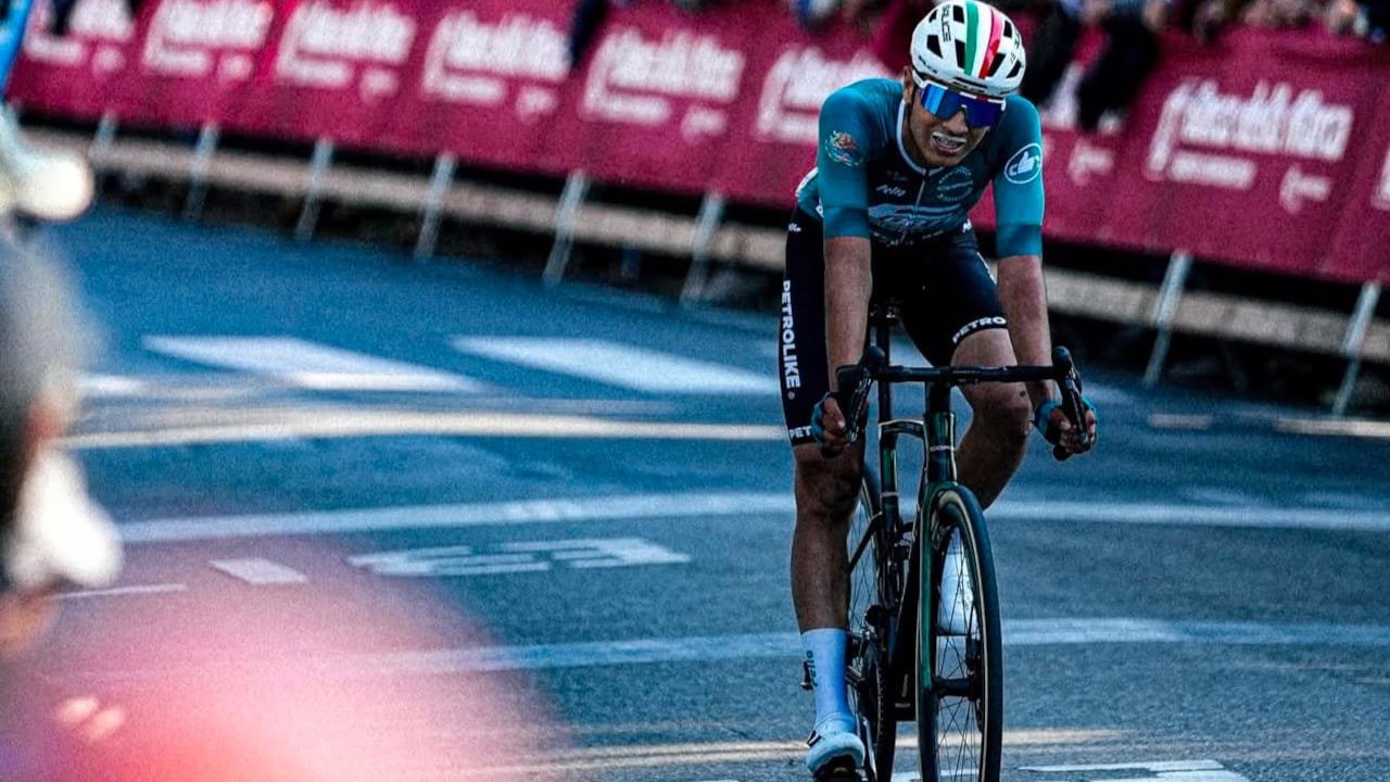 Egan Bernal tendrá nuevo compañero colombiano en Ineos