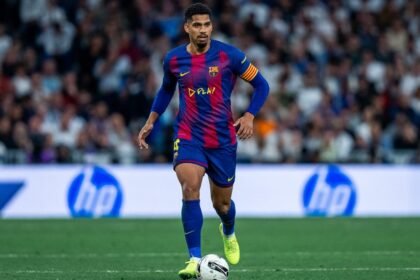 Ronald Araújo se uniría a Liverpool en cesión desde Barcelona