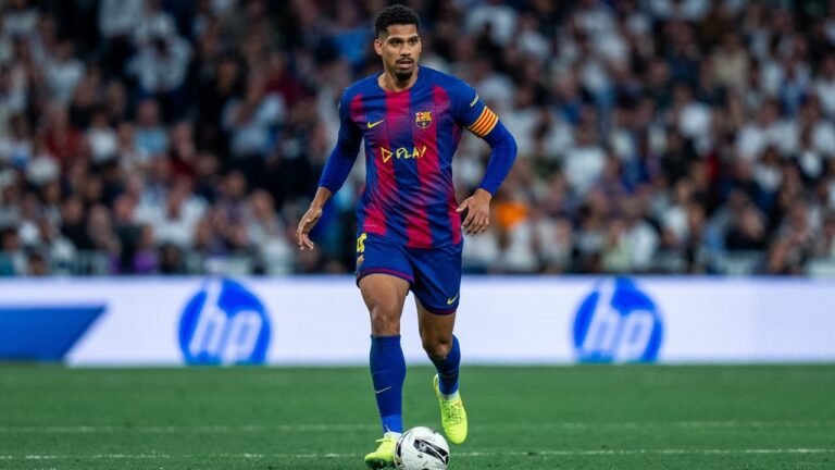 Ronald Araújo se uniría a Liverpool en cesión desde Barcelona