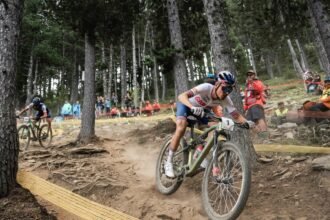 Tom Pidcock y Mathieu Van der Poel se enfrentan en el Mundial de MTB 2026