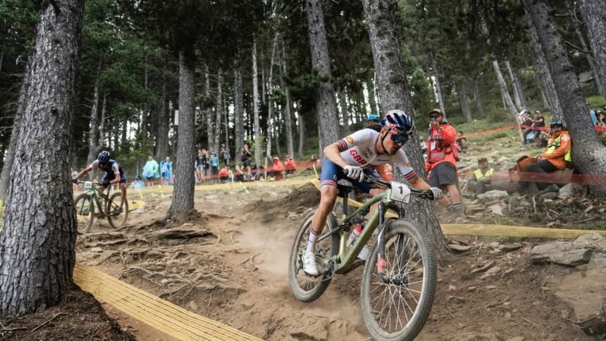 Tom Pidcock y Mathieu Van der Poel se enfrentan en el Mundial de MTB 2026