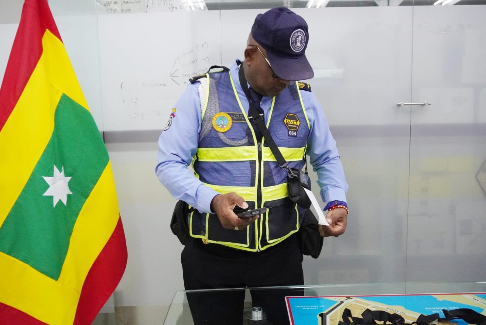 Se acabó el lápiz y el papel: el DATT estrena 20 comparenderas electrónicas en Cartagena