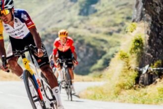 Egan Bernal en riesgo de perder el Mundial de ciclismo por sobrecarga física