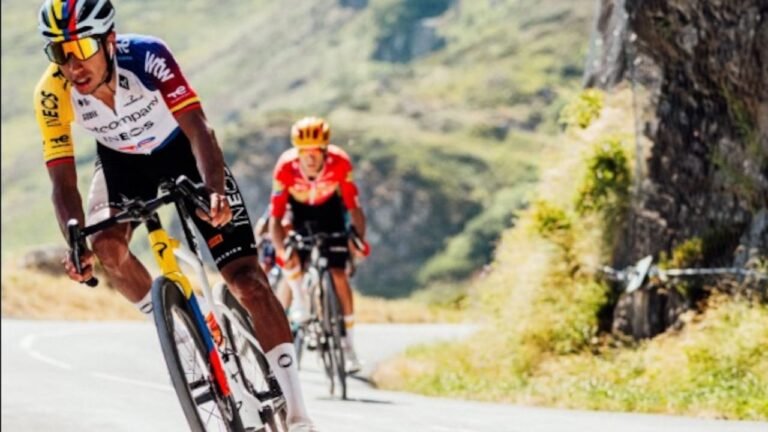 Egan Bernal en riesgo de perder el Mundial de ciclismo por sobrecarga física