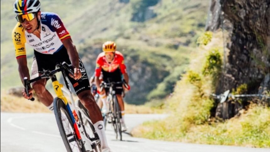 Egan Bernal en riesgo de perder el Mundial de ciclismo por sobrecarga física
