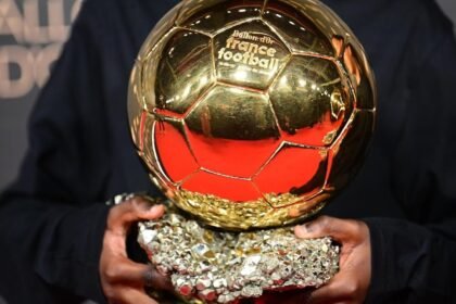 Luis Figo elige a Lionel Messi entre los favoritos para el Balón de Oro