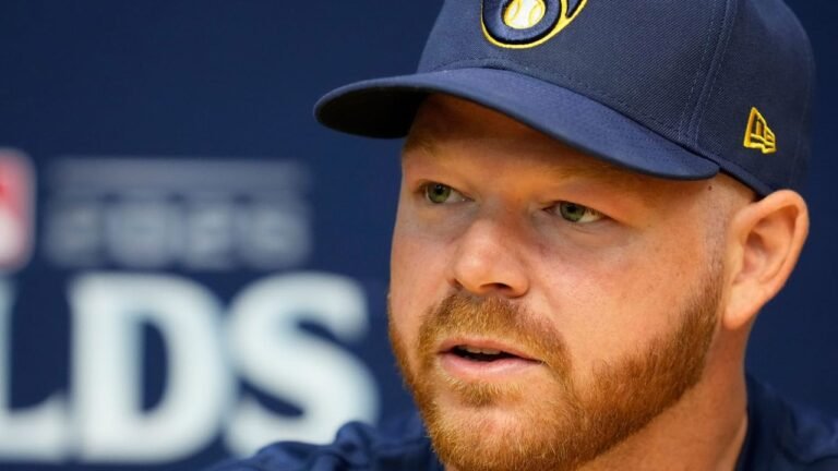Brandon Woodruff en duda para la Serie Mundial con Cerveceros
