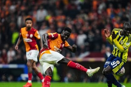 Davinson Sánchez brilla en el triunfo del Galatasaray ante Fenerbahce