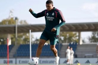 Mbappé estaría listo para enfrentar al Villarreal tras polémica lesión