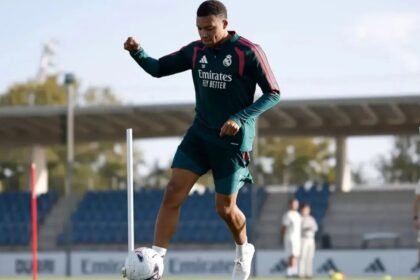 Mbappé estaría listo para enfrentar al Villarreal tras polémica lesión