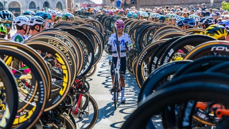 Nairo Quintana dice adiós con emotivo homenaje en el Giro dell’Emilia