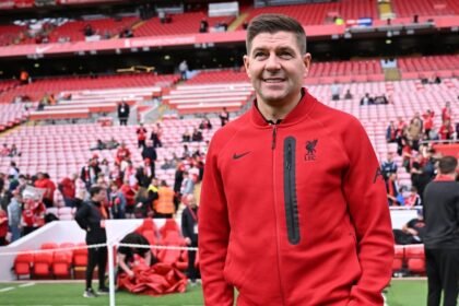 Steven Gerrard critica las sanciones al Manchester City por infracciones financieras