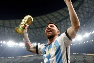 Subastarán réplica de la Copa del Mundo que levantó Messi en Qatar